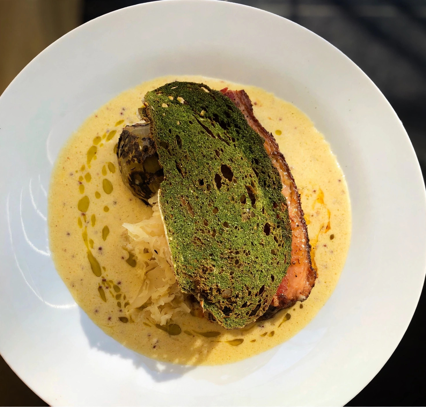 Brisket dressé avec une fine tuile croustillante